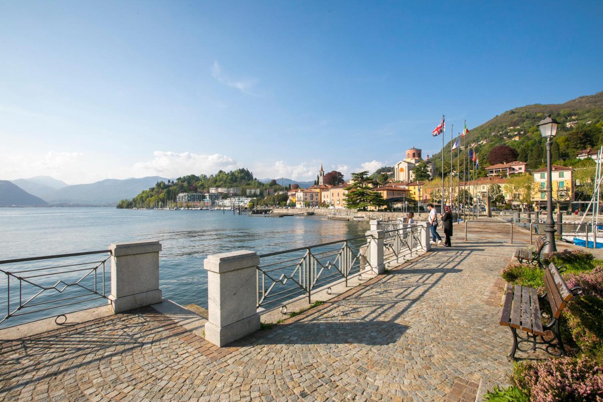 Appartamento Il Golfo Lake View - Happy Rentals Laveno Bagian luar foto