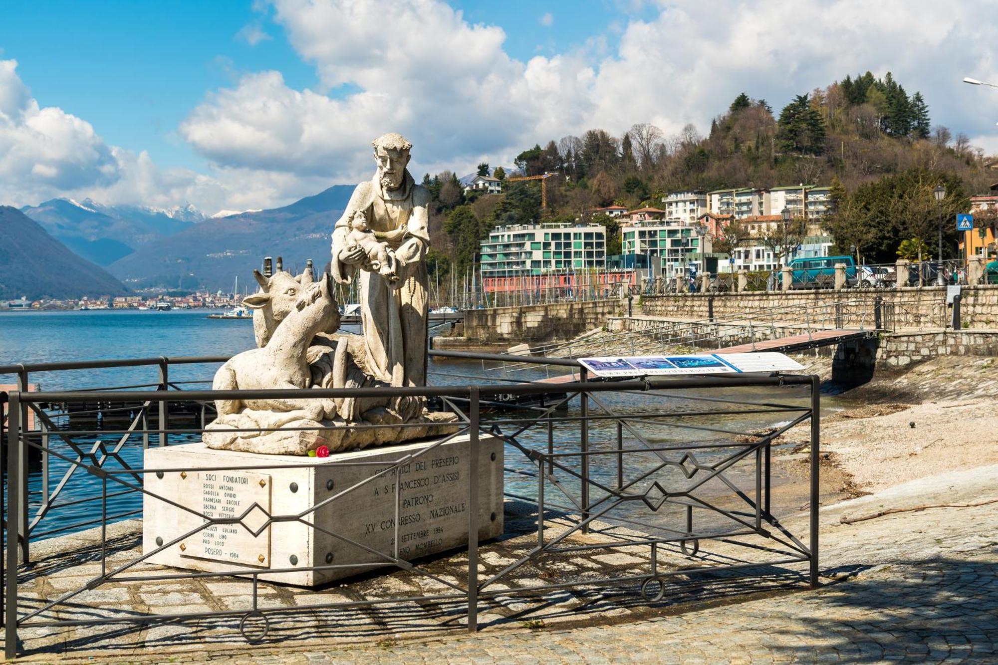 Appartamento Il Golfo Lake View - Happy Rentals Laveno Bagian luar foto