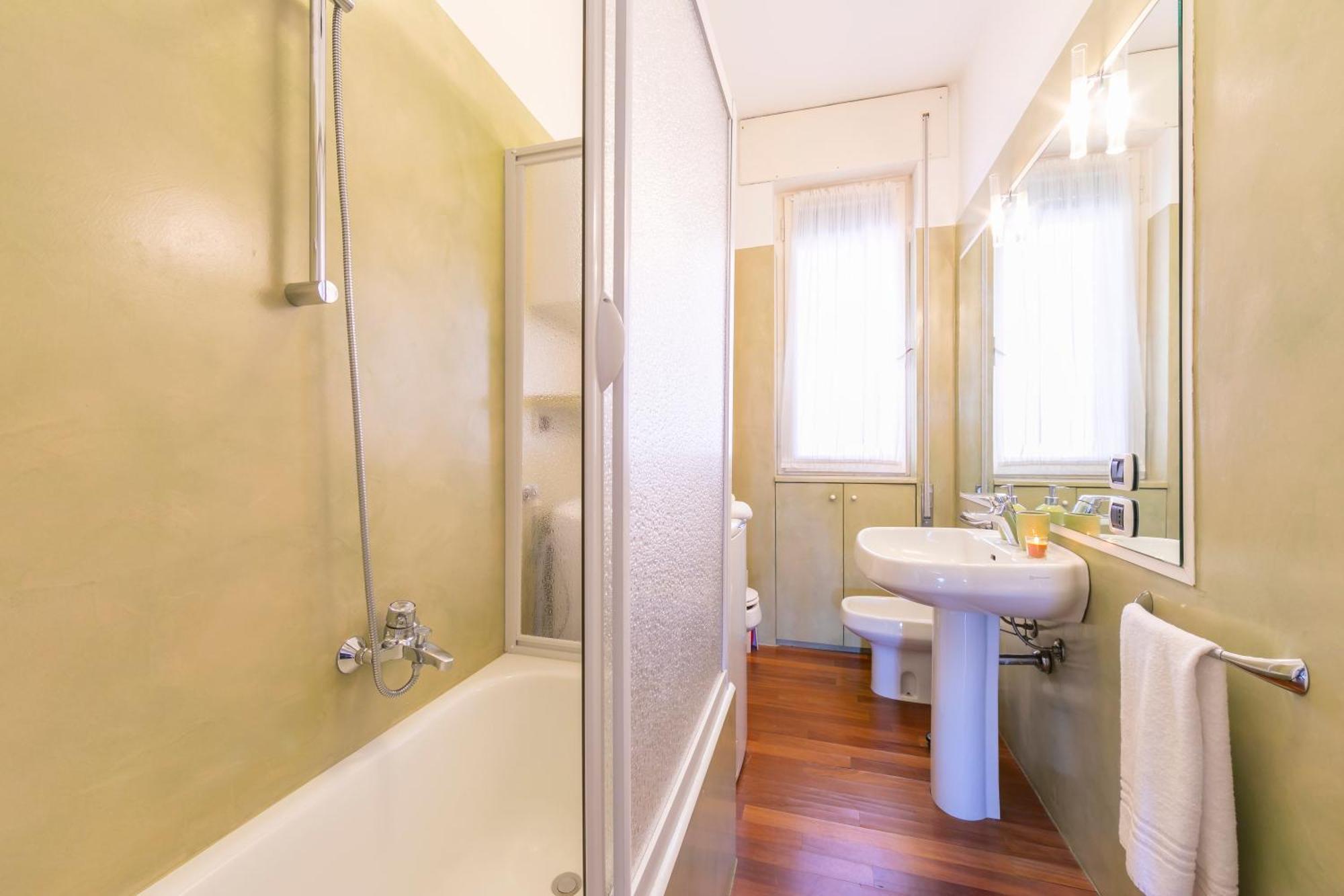 Appartamento Il Golfo Lake View - Happy Rentals Laveno Bagian luar foto
