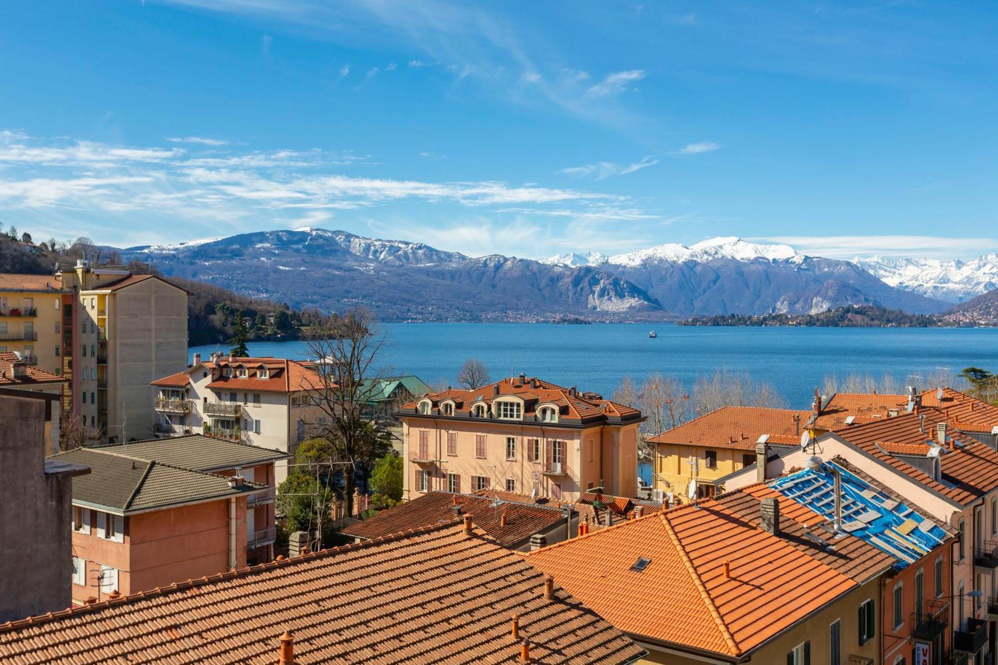 Appartamento Il Golfo Lake View - Happy Rentals Laveno Bagian luar foto