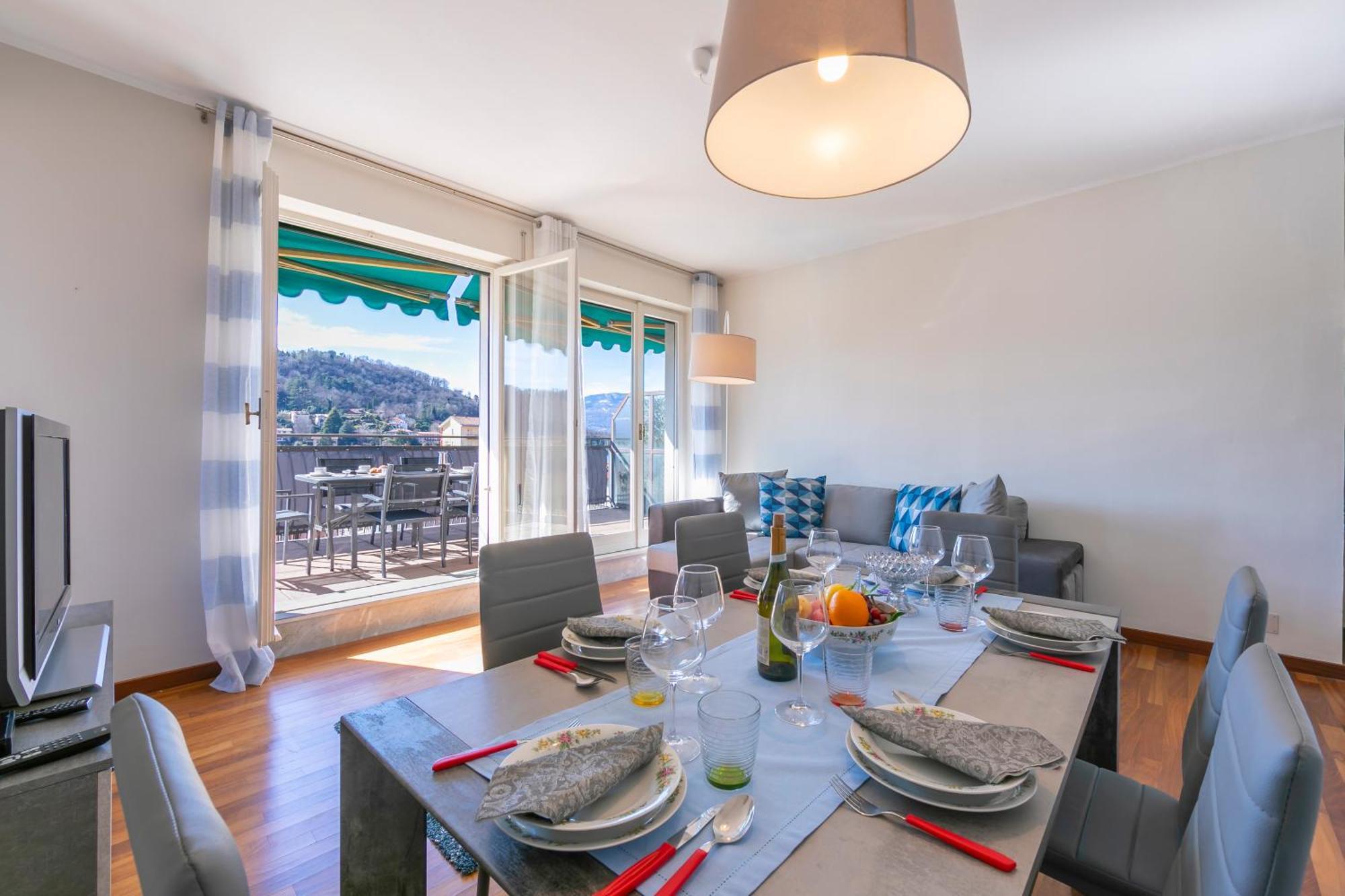 Appartamento Il Golfo Lake View - Happy Rentals Laveno Bagian luar foto