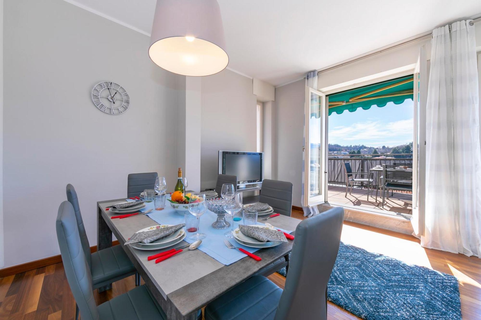 Appartamento Il Golfo Lake View - Happy Rentals Laveno Bagian luar foto
