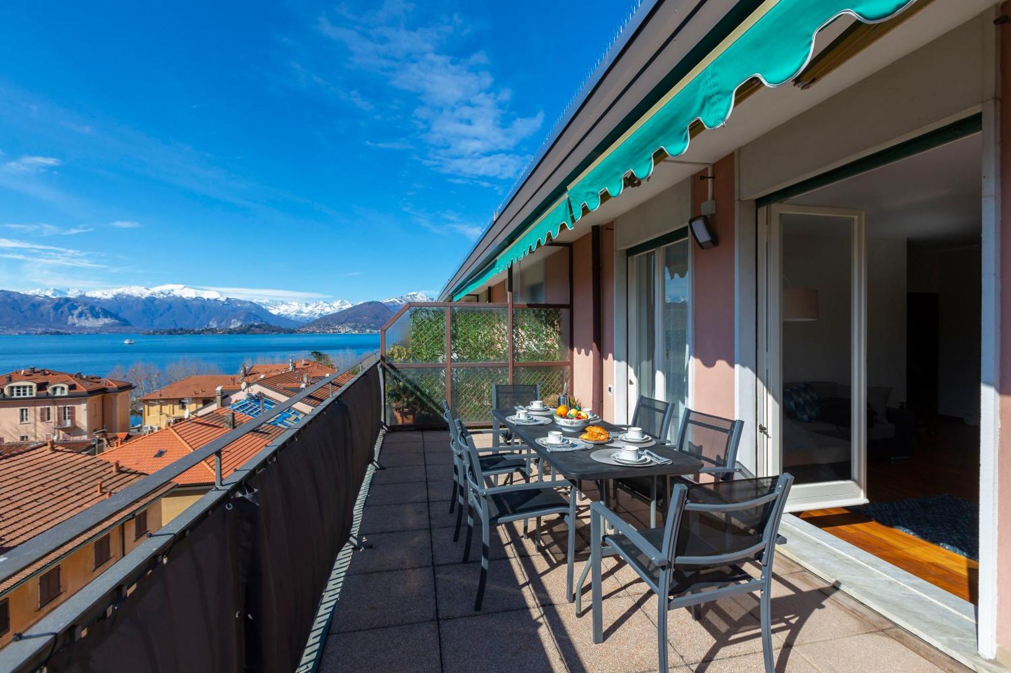 Appartamento Il Golfo Lake View - Happy Rentals Laveno Bagian luar foto
